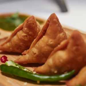 samosa kabir cheema 8T9AVksyt7s unsplash 1