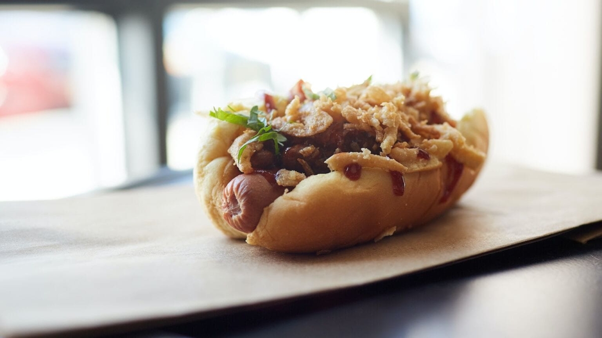 hotdog david todd mccarty Z2cAwmIKDxA unsplash 1 1