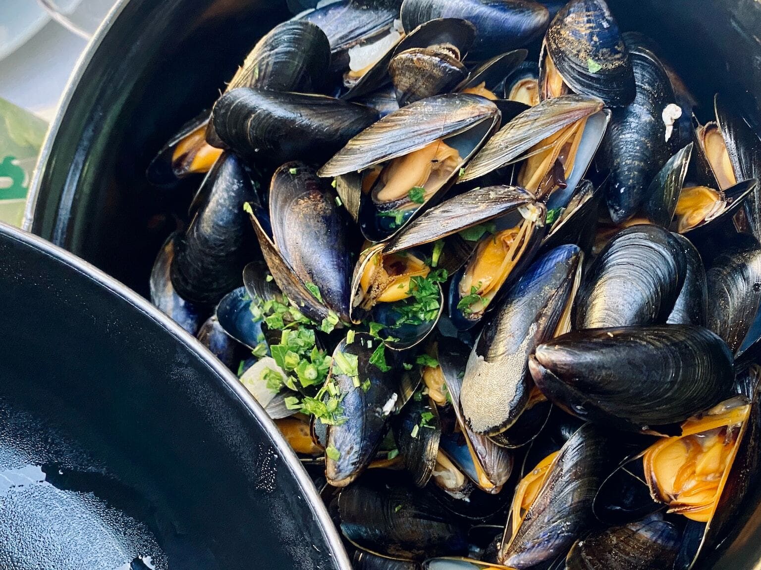 moules nikolay smeh godkmdG6M6o unsplash 1 1
